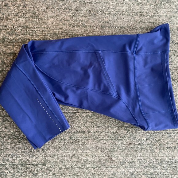 LuLuLemon 3/4 leggings with pockets Size 4 - Picture 2 of 4